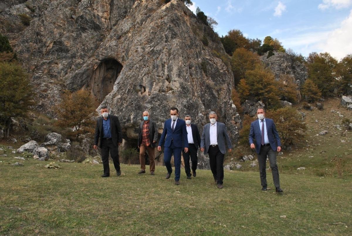 Vali Ayyıldız D&uuml;den Mağarasına hayran kaldı