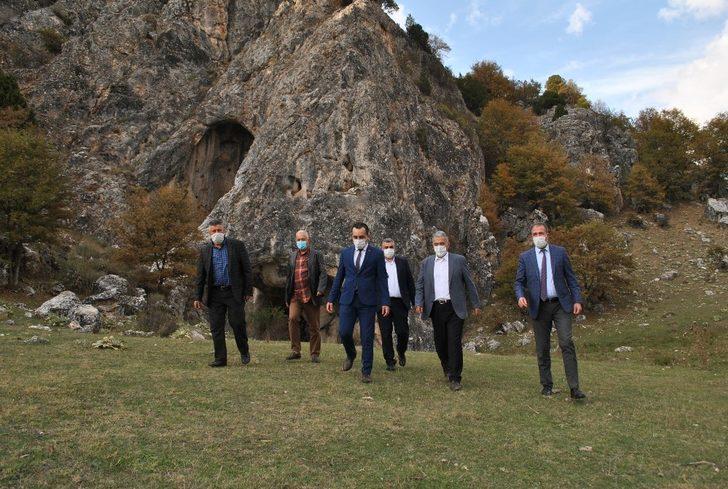 Vali Ayyıldız Düden Mağarasına hayran kaldı G1