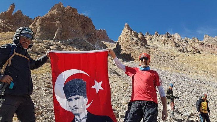 29 Ekim Cumhuriyet Bayramı Erciyes zirve tırmanışı yapıldı G3