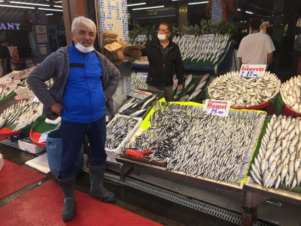 Hamsi &ccedil;oğaldı, fiyatı azaldı