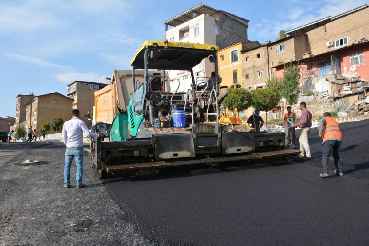 Şemdinli&rsquo;de sıcak asfalt &ccedil;alışması