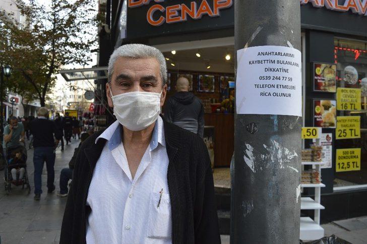 Kaybettiği yeni evinin anahtarını kayıp ilanları ile arıyor G3