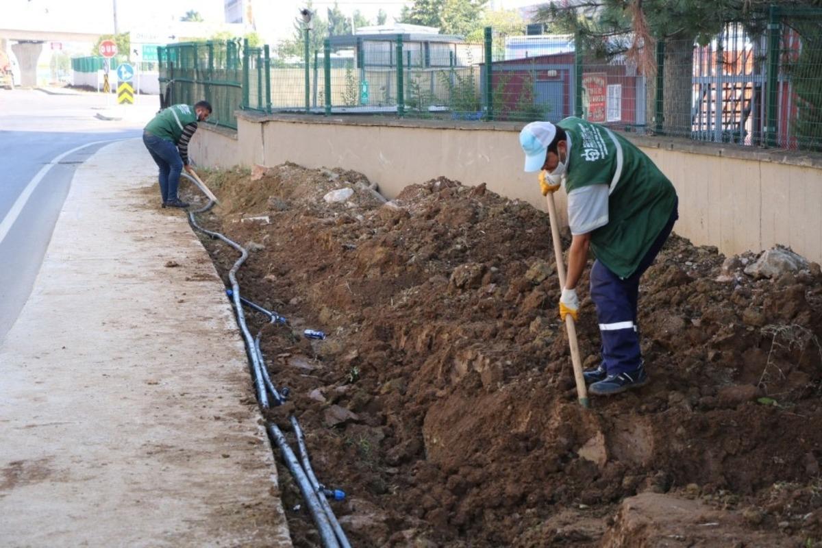 Otogar k&ouml;pr&uuml;l&uuml; kavşağı yeşillendiriliyor