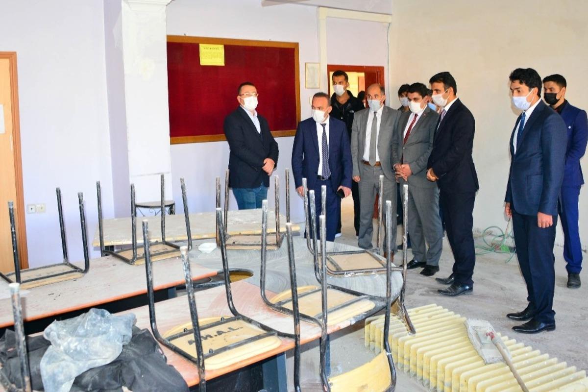 Vali H&uuml;seyin &Ouml;ner, Okullarda S&uuml;rd&uuml;r&uuml;len G&uuml;&ccedil;lendirme ve Yenileme &Ccedil;alışmalarını Denetledi