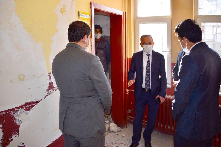 Vali Hüseyin Öner, Okullarda Sürdürülen Güçlendirme ve Yenileme Çalışmalarını Denetledi G2