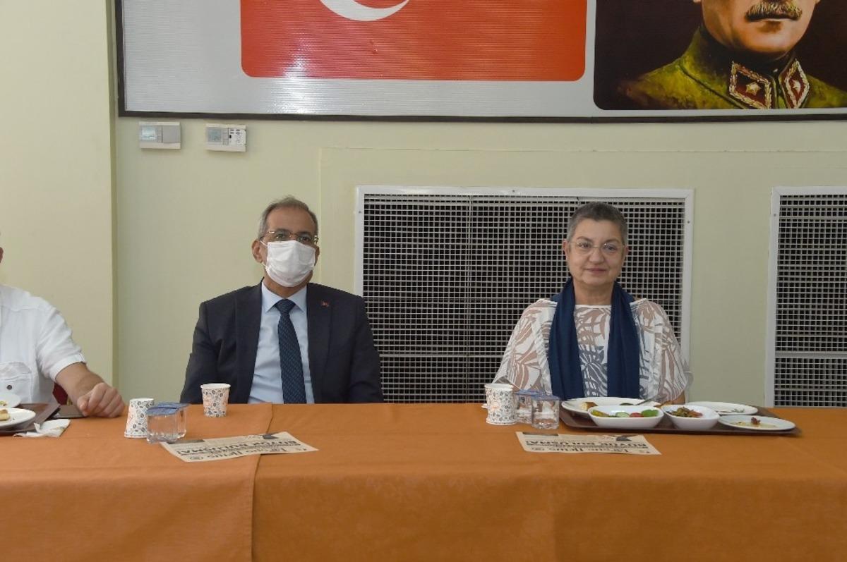 Başkan Bozdoğan: &ldquo;Sağlık &ccedil;alışanlarına minnettarız&rdquo;