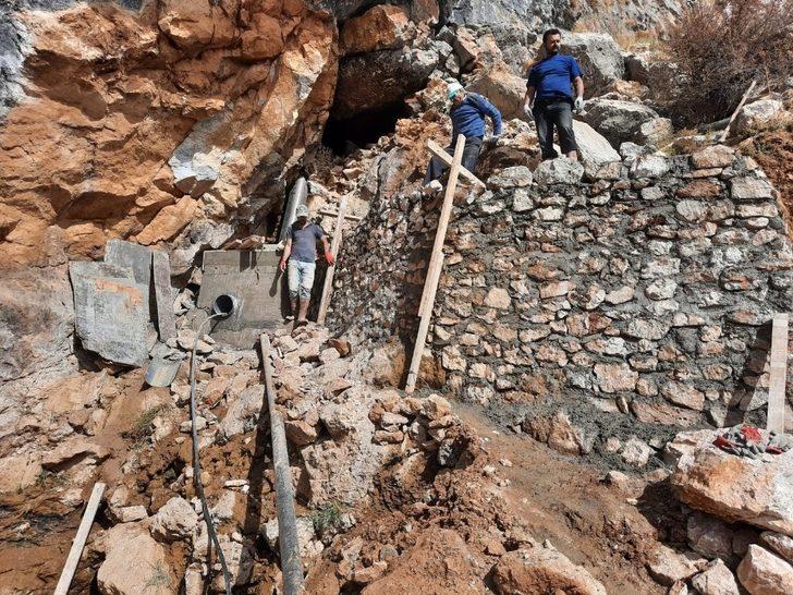 Büyükşehirden, Gündoğmuş Aksu grup suyu kaynağında çalışma G3