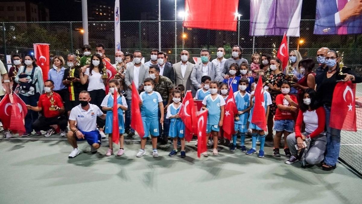 Raketleri Cumhuriyet i&ccedil;in salladılar