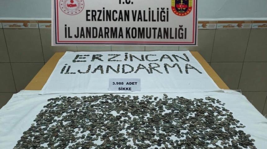 Erzincan&rsquo;da 3 bin 988 adet sikke ele ge&ccedil;irildi