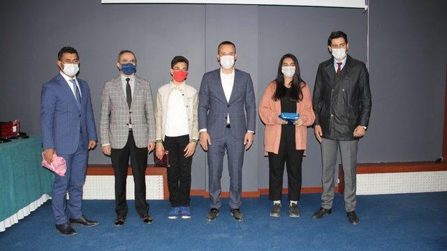 Ağrı Milli Eğitim Müdürü Tekin, başarılı öğrencileri ödüllendirdi