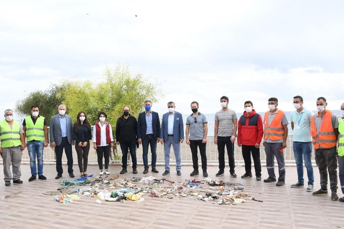 Başkan Topaloğlu, sahil temizliğinde