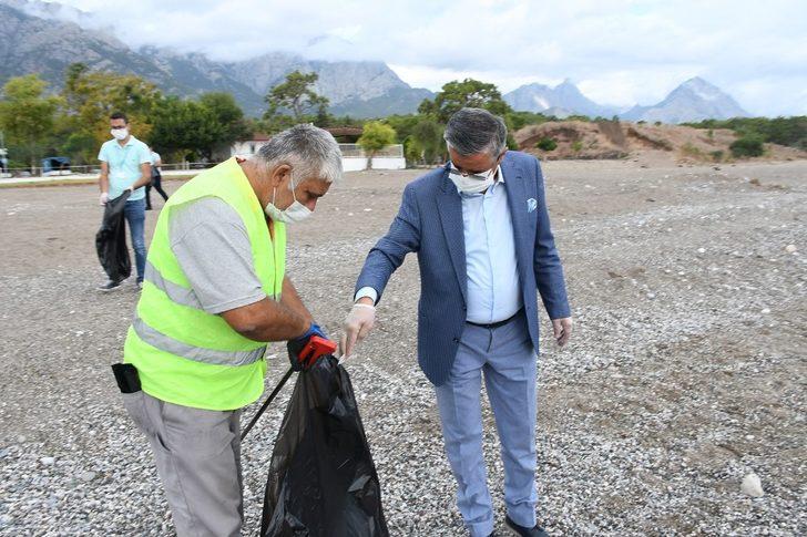 Başkan Topaloğlu, sahil temizliğinde G5