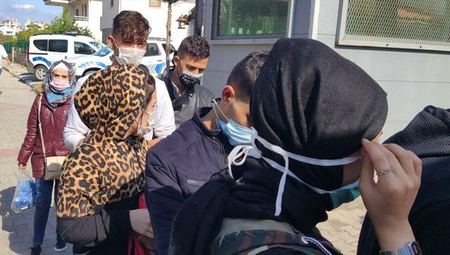 Muğla'da Türk kara sularına itilen 21 sığınmacı kurtarıldı