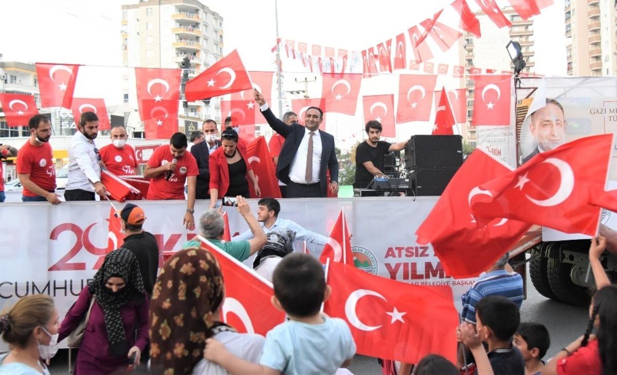 Mersin&rsquo;de belediyelerden coşkulu cumhuriyet kutlaması