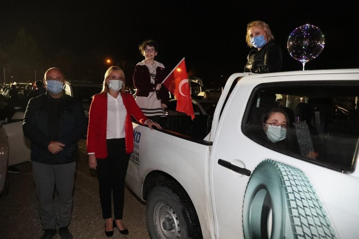 Arabalı Cumhuriyet Konseri b&uuml;y&uuml;k ilgi g&ouml;rd&uuml;