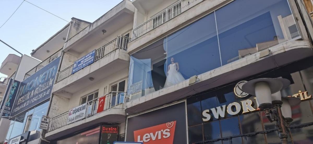 Deprem Kuşadası&rsquo;nda şiddetli hissedildi