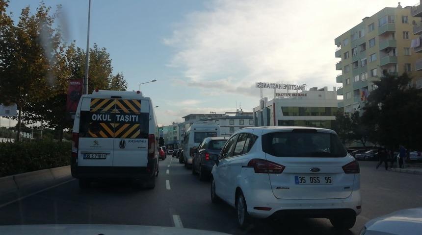 İzmir'de deprem sonrası trafik yoğunluğu