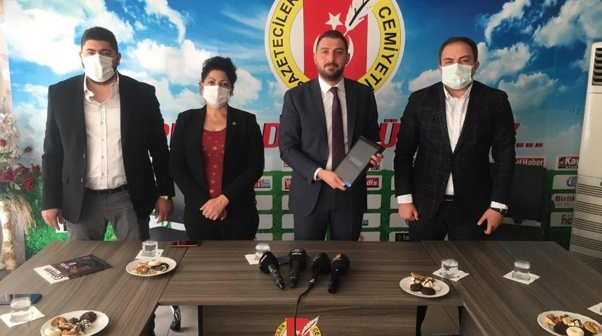 MHP Melikgazi İlçe Başkanlığı’ndan ’Askıda Tablet’ projesi