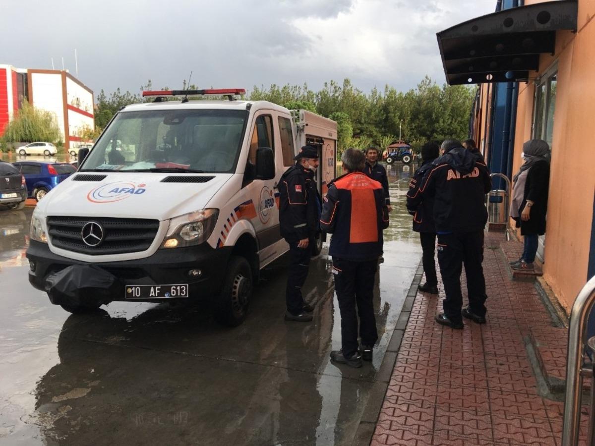 Balıkesir AFAD&rsquo;tan İzmir&rsquo;e 9 kurtarma aracı