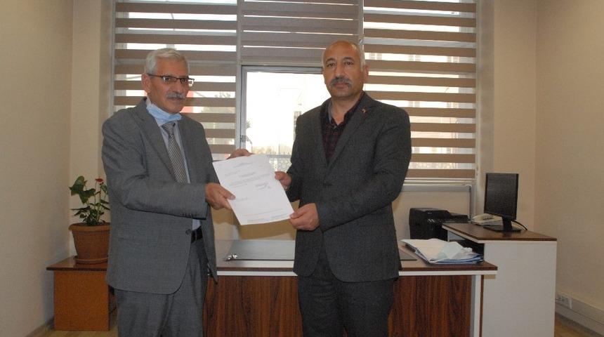 MHP Van İl Başkanı G&uuml;ng&ouml;ralp mazbatasını aldı