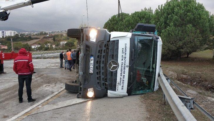 Samsun’da katı atık transfer aracı tır devrildi: 1 yaralı G3