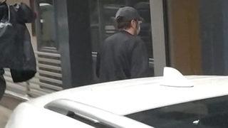 Cezaevinden çıkan Halil Sezai, Kadıköy'deki evine geldi