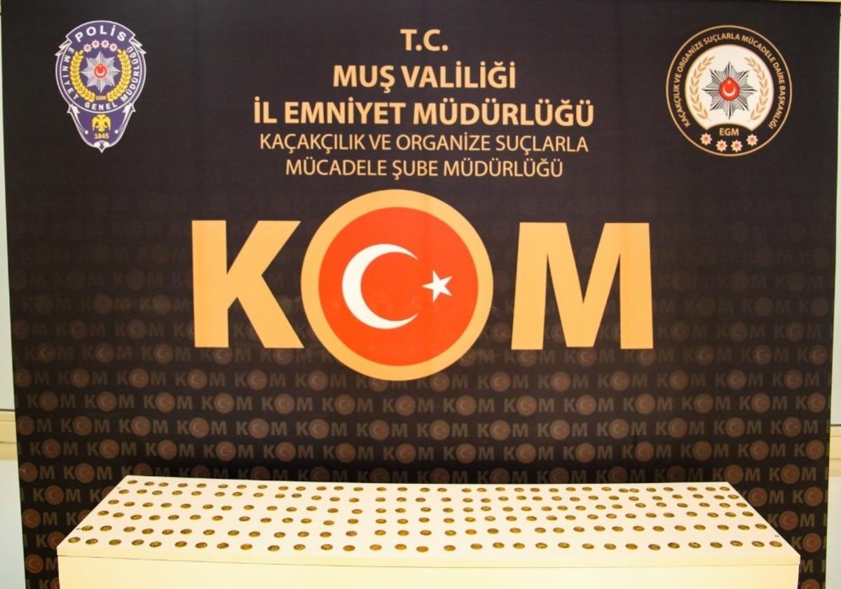 Muş&rsquo;ta polis ekipleri 200 sikke ele ge&ccedil;irdi