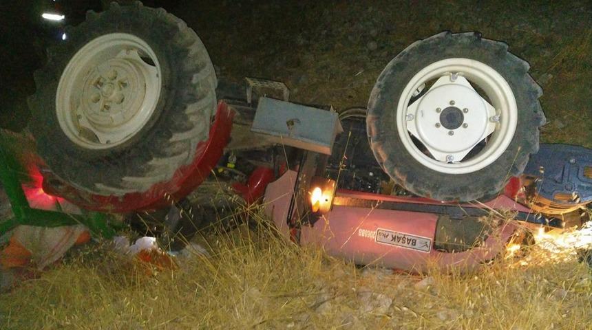 Adıyaman&rsquo;da trakt&ouml;r&uuml;n devrilmesi sonucu karı koca &ouml;ld&uuml;