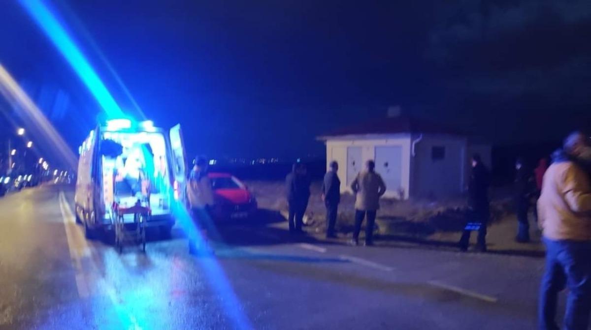 Arazi aracı ile ormanlık alanda geziye &ccedil;ıkan 2 arkadaş kaza yaptı