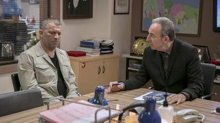 Arka Sokaklar 564. yeni bölüm fragmanı yayınlandı! Kaçırılan Rıza Baba'ya ne olacak?  Arka Sokaklar son bölümde neler oldu?