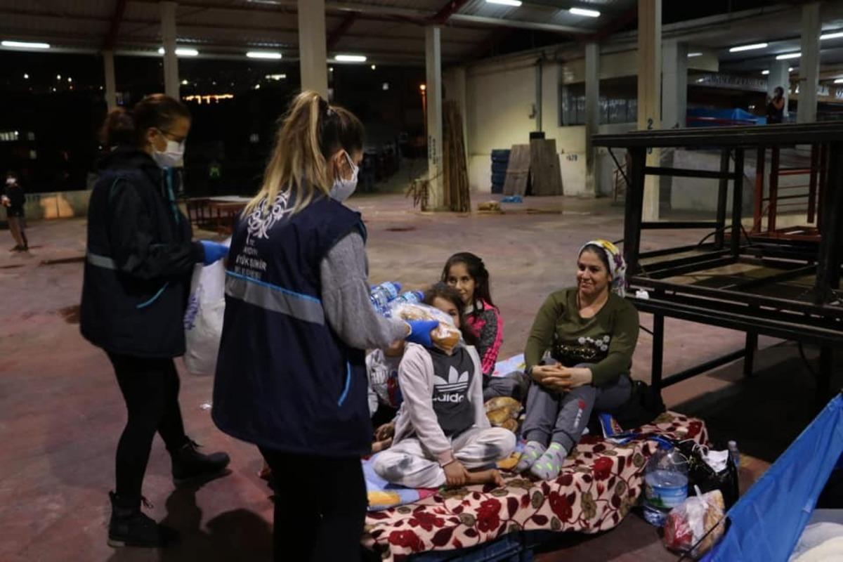 Aydın B&uuml;y&uuml;kşehir ekipleri depremzedelerin yardımına koştu