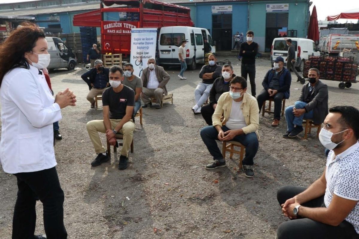 B&uuml;y&uuml;kşehir hal &ccedil;alışanlarına Covid-19 eğitimi verdi