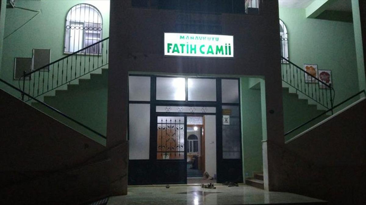 Diyanet İşleri Başkanlığı: Bazı depremzedeler geceyi camilerde ge&ccedil;irdi