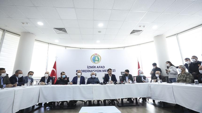 Bakan Kurum: Şu ana kadar 100 vatandaşımızı sağ olarak kurtardık