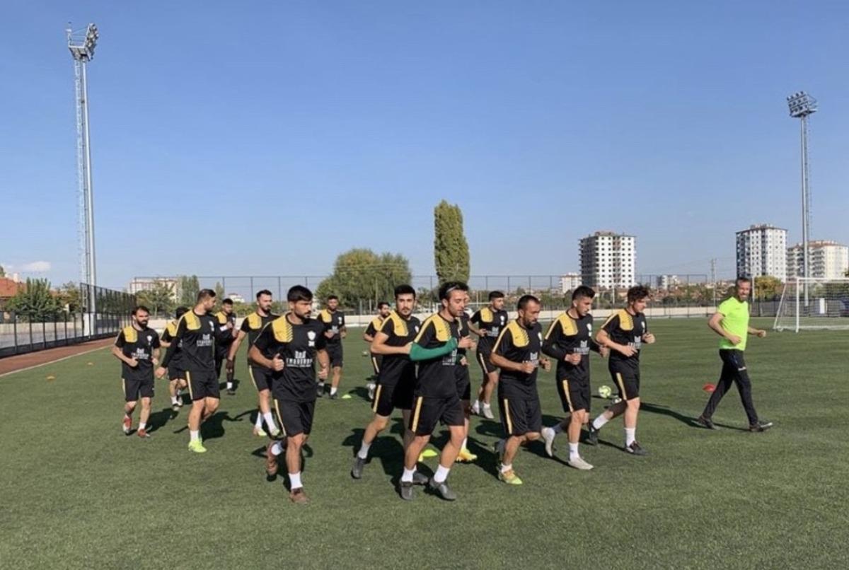 Kayseri Emar Grup FK &ccedil;alışmalarını s&uuml;rd&uuml;r&uuml;yor