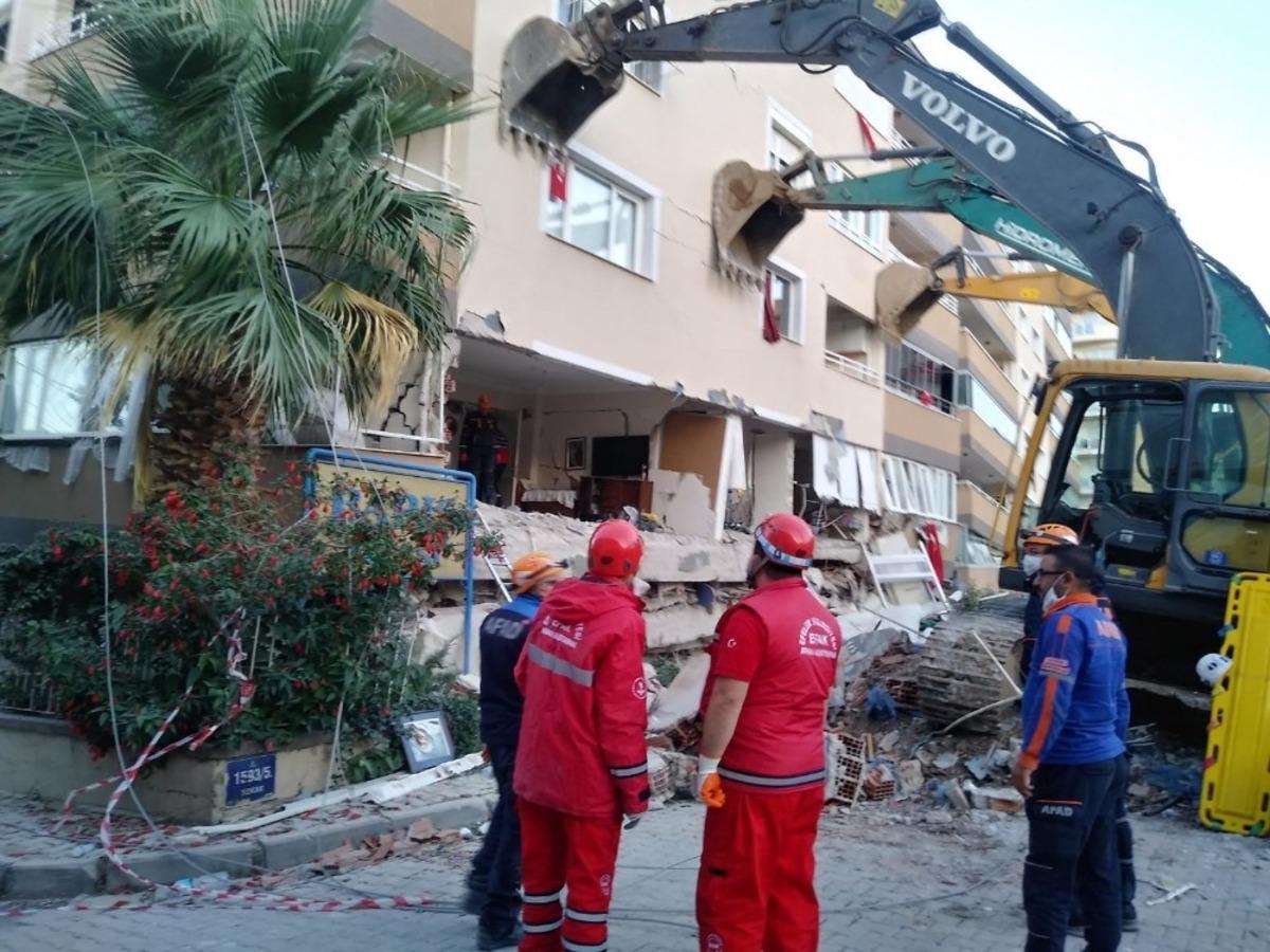EFAK deprem b&ouml;lgesinde &ccedil;alışmalarını s&uuml;rd&uuml;r&uuml;yor