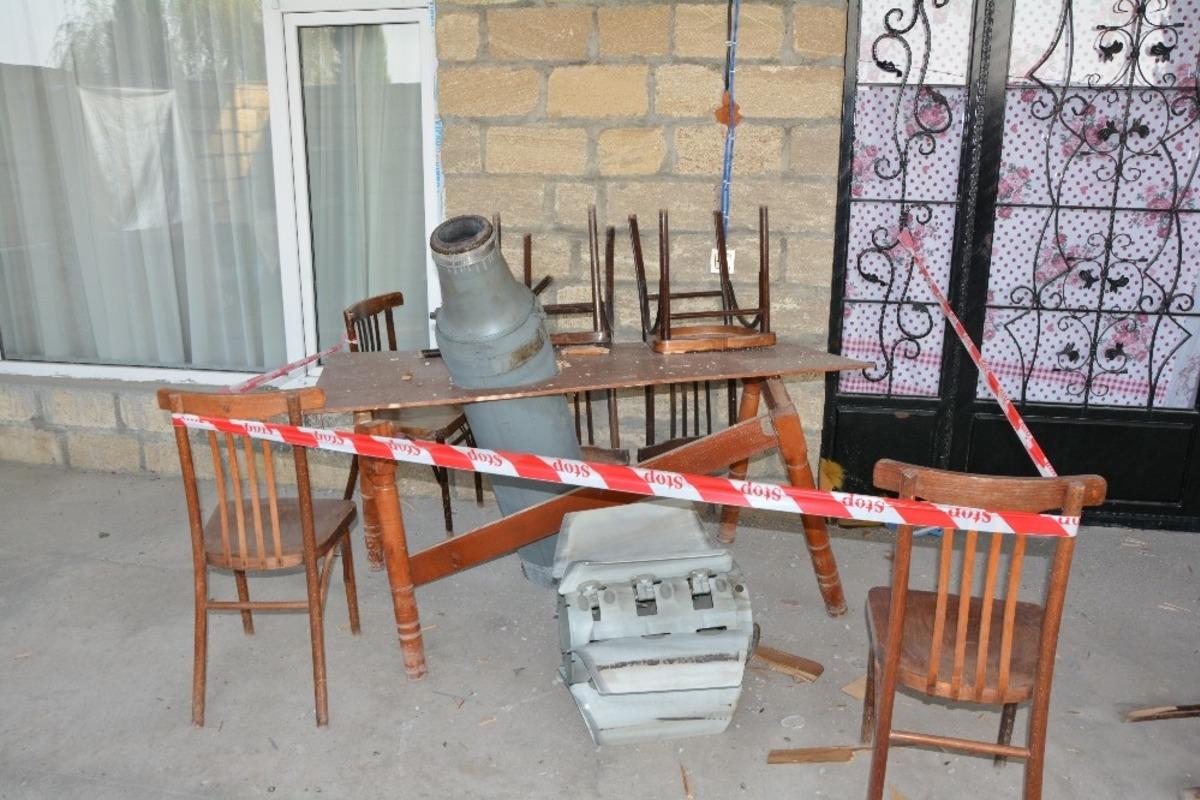 Ermenistan&rsquo;ın Terter&rsquo;e attığı roketler masaya ve bah&ccedil;eye saplanarak patlamadı