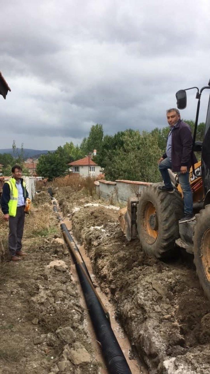Elinde kürekle çalışan başkan takdir topladı G3
