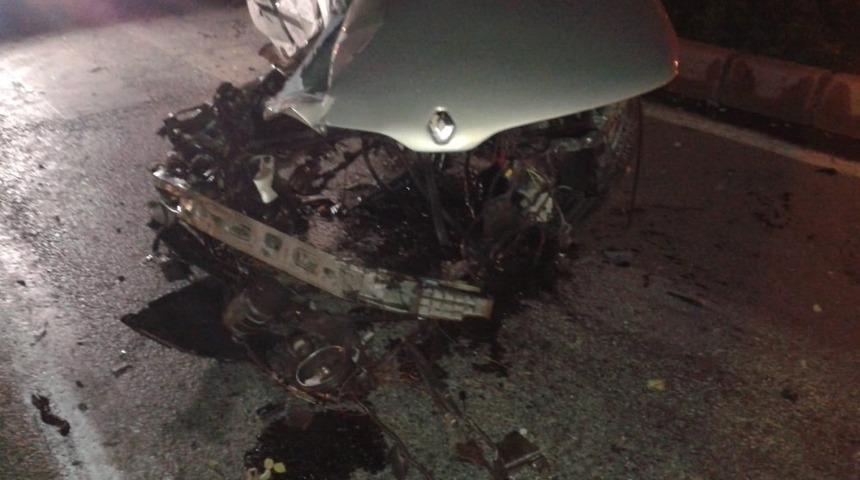 Direğe çarpan otomobil sürücüsü hayatını kaybetti