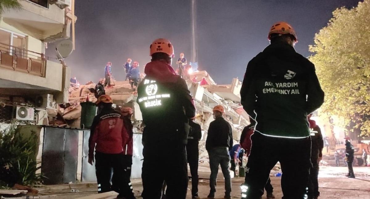 Bilecik&rsquo;ten yola &ccedil;ıkan arama kurtarma ekibi deprem b&ouml;lgesine ulaştı