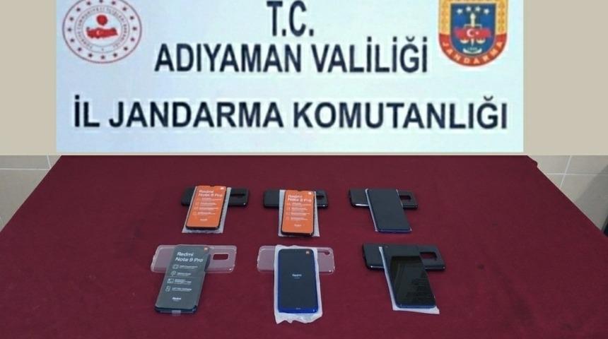 Jandarma ka&ccedil;ak cep telefonu ele ge&ccedil;irdi
