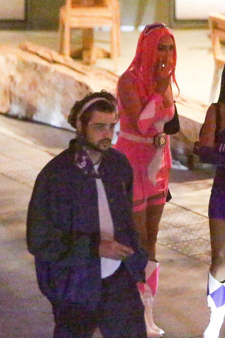 Partide şoke eden yakınlaşma! Kylie Jenner seksi Power Rangers kostümüyle çok konuşuldu! G3