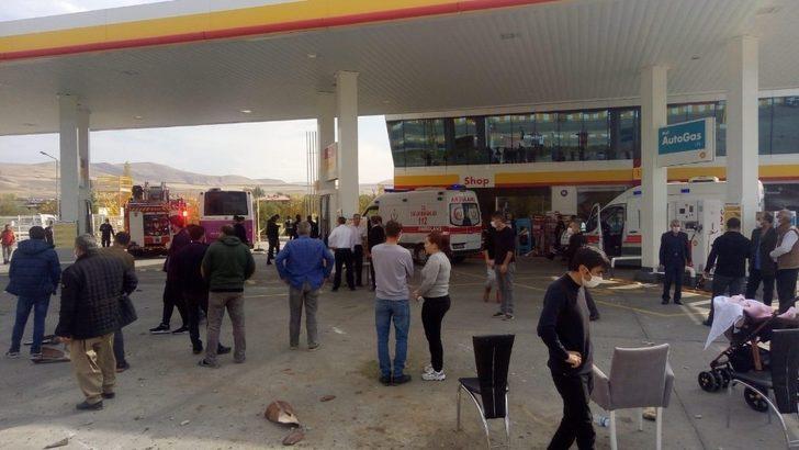 Van’da belediye otobüsü petrol istasyonuna daldı: 10 yaralı G1