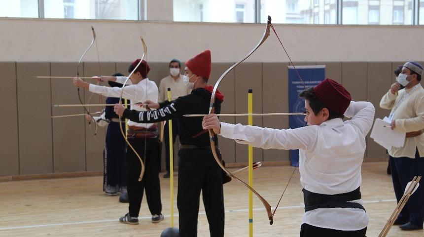 Konya&rsquo;da Geleneksel T&uuml;rk Ok&ccedil;uluğu yarışması yapıldı