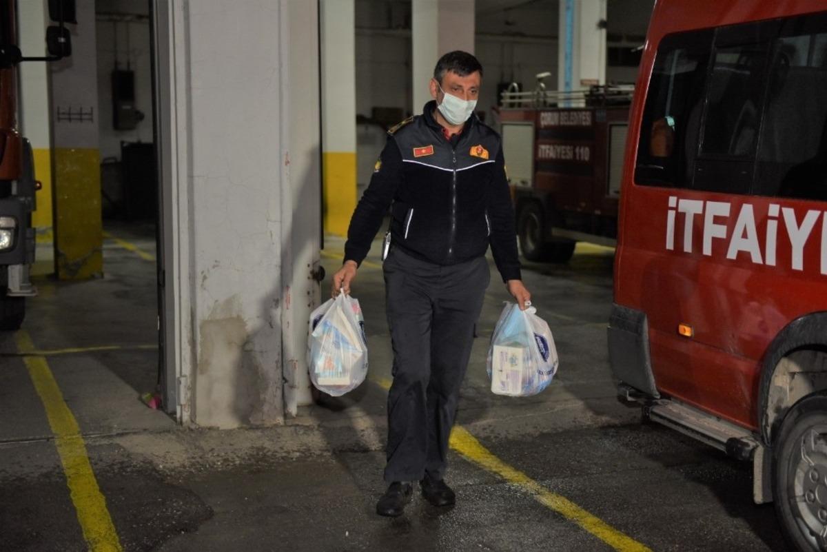 &Ccedil;orum Belediyesi İzmir&rsquo;e hijyen malzemesi ve maske g&ouml;nderdi