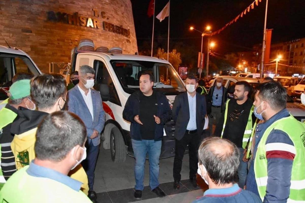 Akhisar Belediyesi, İzmir&rsquo;deki depremzedelerin yanında