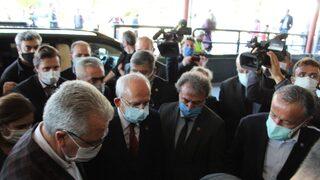 CHP lideri Kemal Kılıçdaroğlu’ndan depremzedelere geçmiş olsun ziyareti