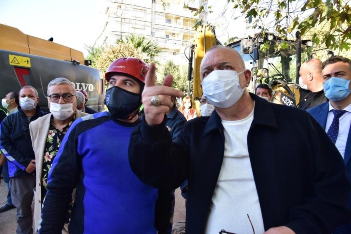 Başkan Erg&uuml;n enkaz kaldırma &ccedil;alışmalarını takip etti