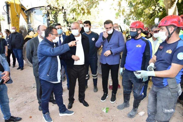 Başkan Ergün enkaz kaldırma çalışmalarını takip etti G3