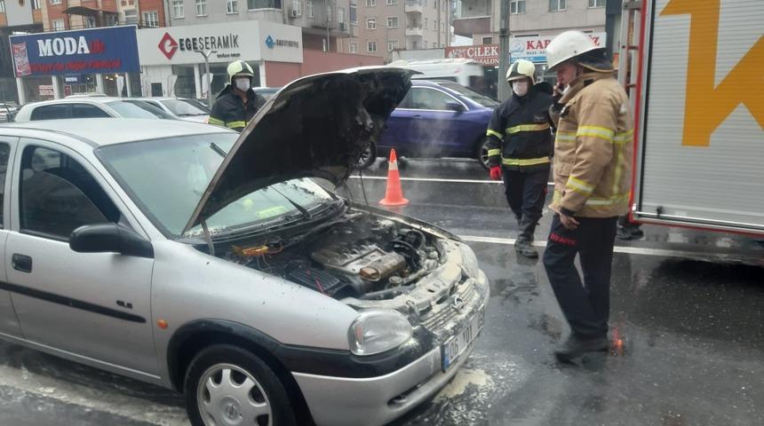 Zonguldak'ta seyir halindeki otomobil alev aldı